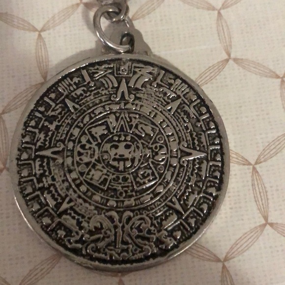 Keychains from Mexico and 2 wooden bracelets - Picture 3 of 5